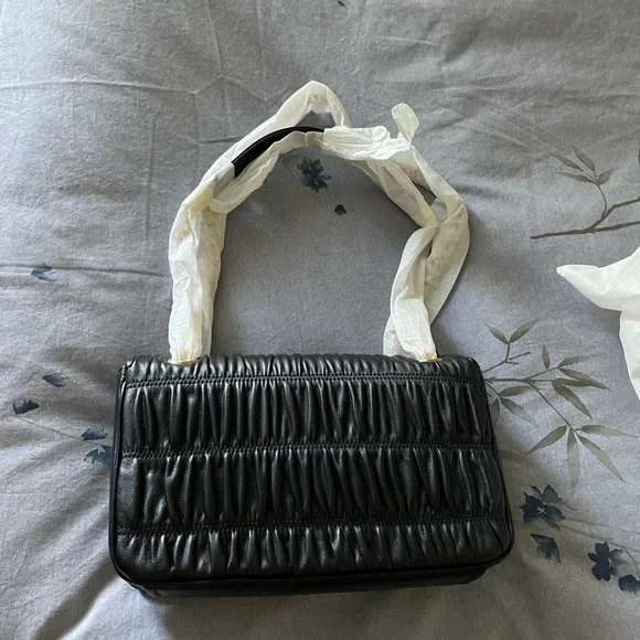 100% Authentic Prada crossbody bag. Purchased at Prada outlet. Nappa Gaufre - Picture 4 of 11